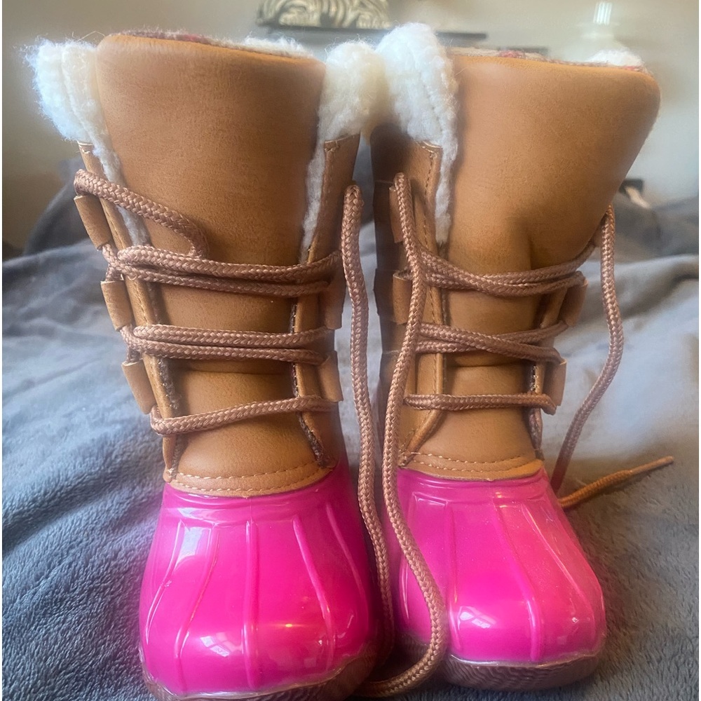 Girls Jemica Carlyle boots. Never wore. Bought for grandchild but too small.